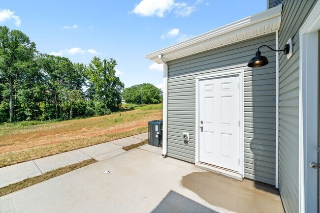 Building Photo - 2 Bedroom Condo For Rent Near Riverside Drive!