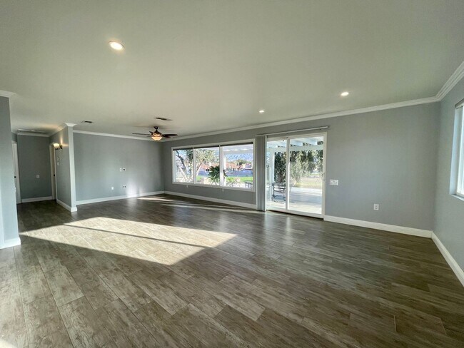 Building Photo - AVAILABLE NOW !! 2 Bedroom 2 Bathroom Home in Palm Desert Country Club!!