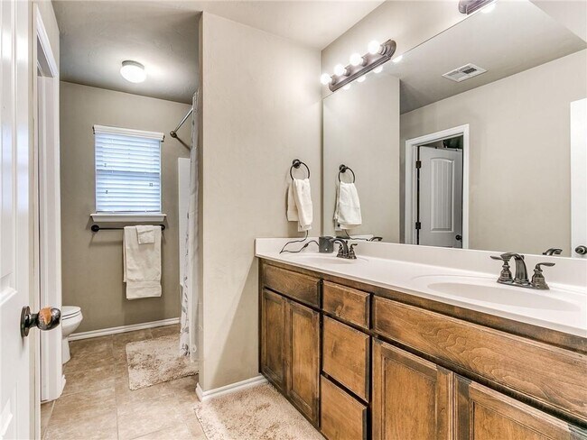 Building Photo - 517 Apple Tree Ln