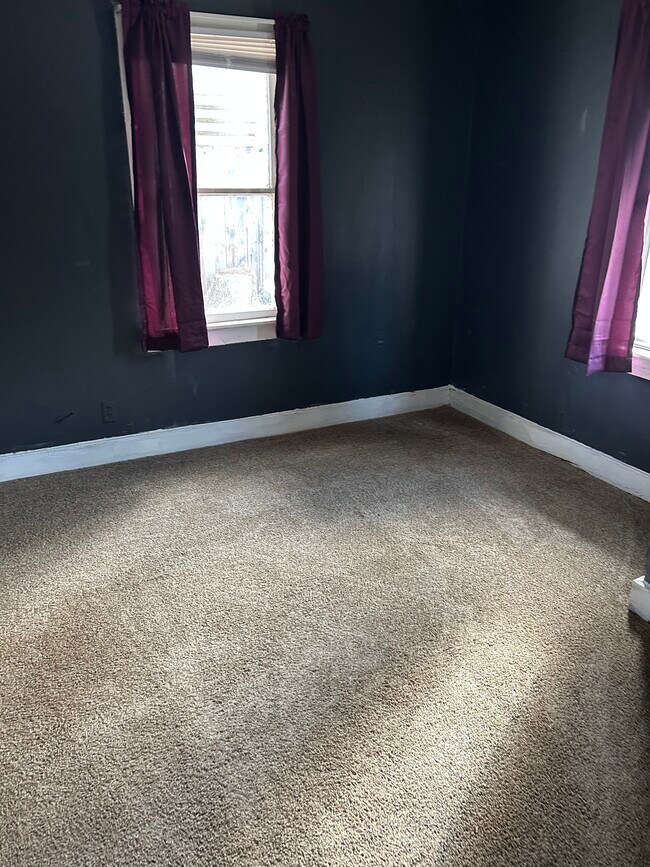 Building Photo - Sherman Rd