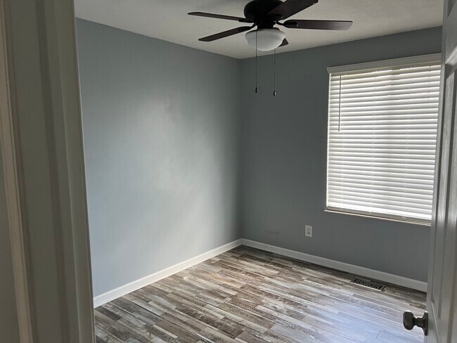 Building Photo - 305 Dolores Cir