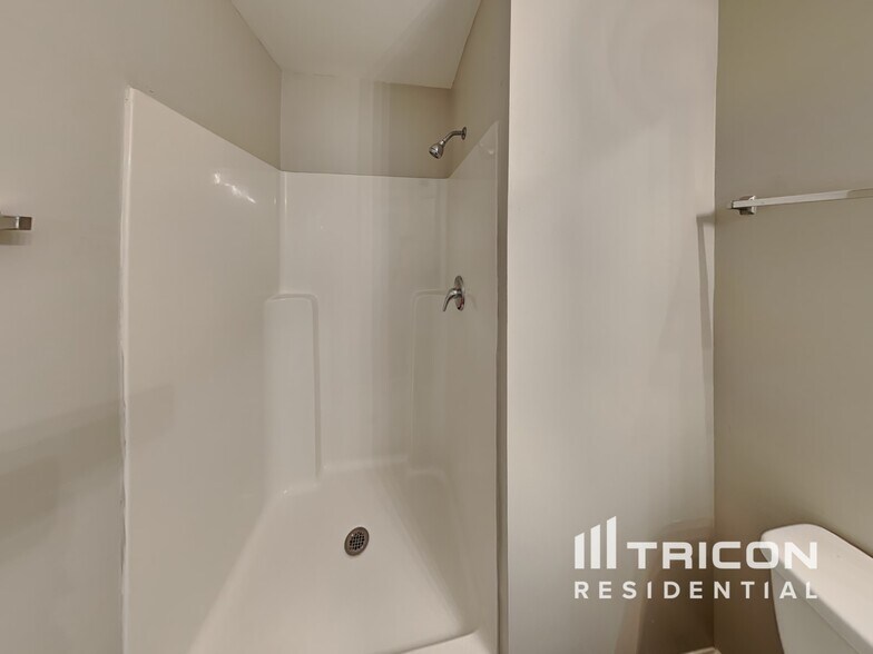 Building Photo - 2214 Benidorm Ct