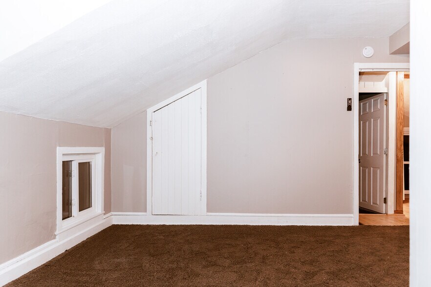 Living room with storage closet - 327 S Adams St