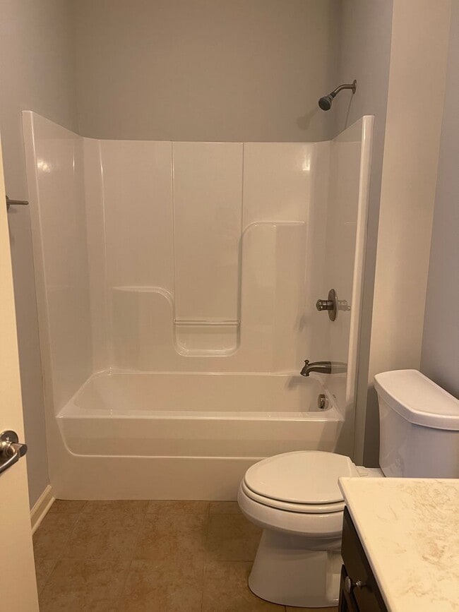 Building Photo - Charming 2 Bed, 2 Bath Home with Garage