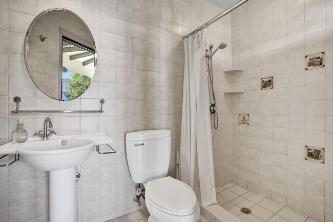 Building Photo - 73 Nurmi Dr