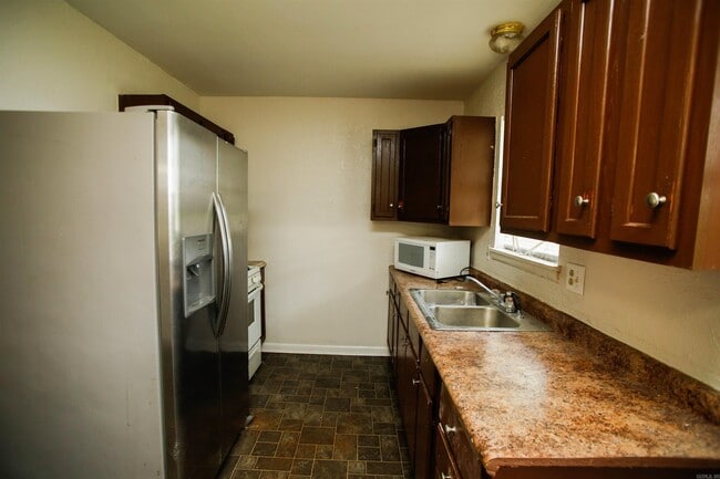 Building Photo - 2406 Belmoor Ave