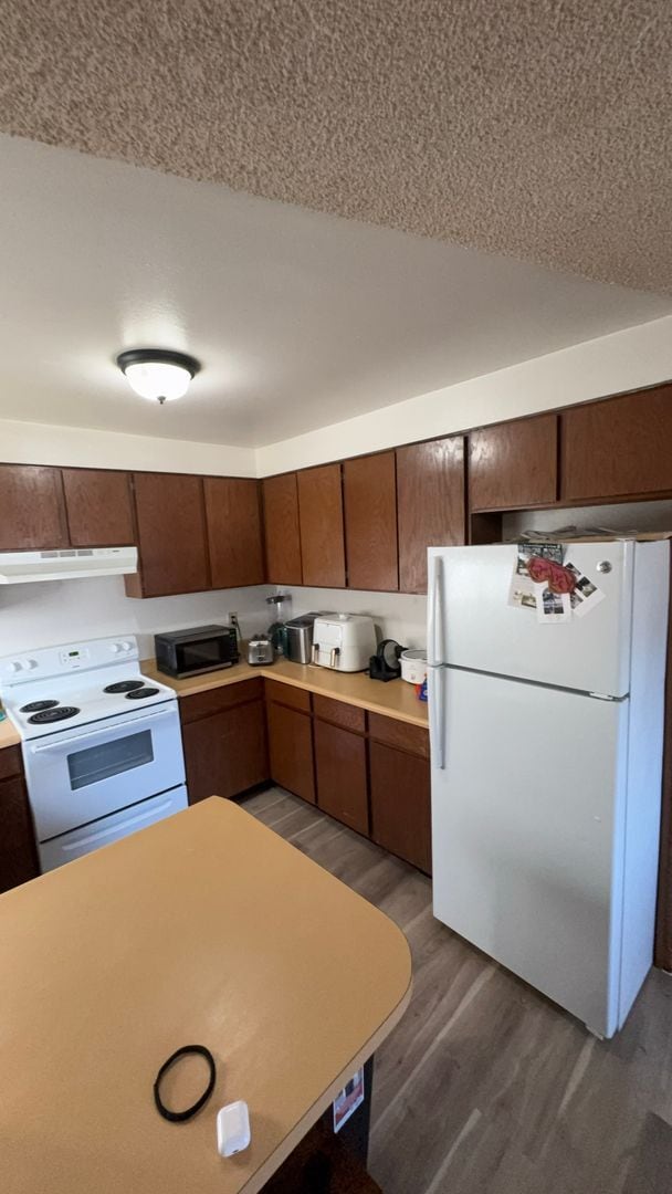 Building Photo - 2 Bedroom - 1 bath apartment