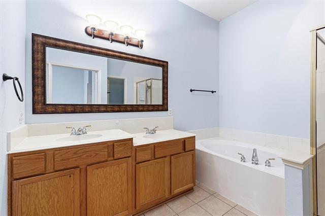 Building Photo - 6803 Woodcrest Ln