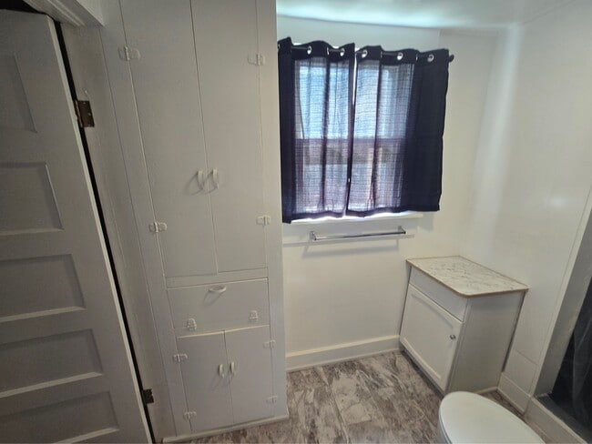 Building Photo - 316 N Walnut St