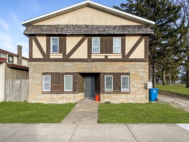 Building Photo - 104 S Beechtree St