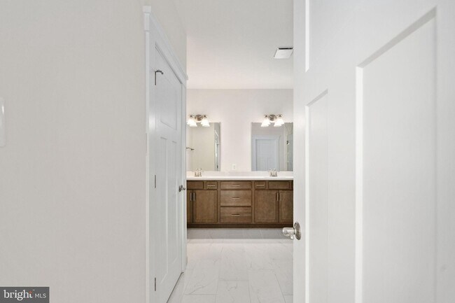 Building Photo - 354 Evermore Ln