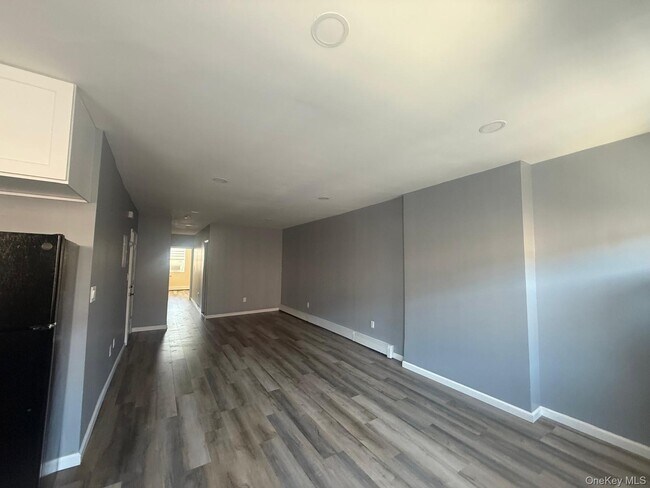 Building Photo - 181 Hale Ave