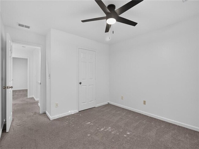 Building Photo - 2820 Mayfair Dr