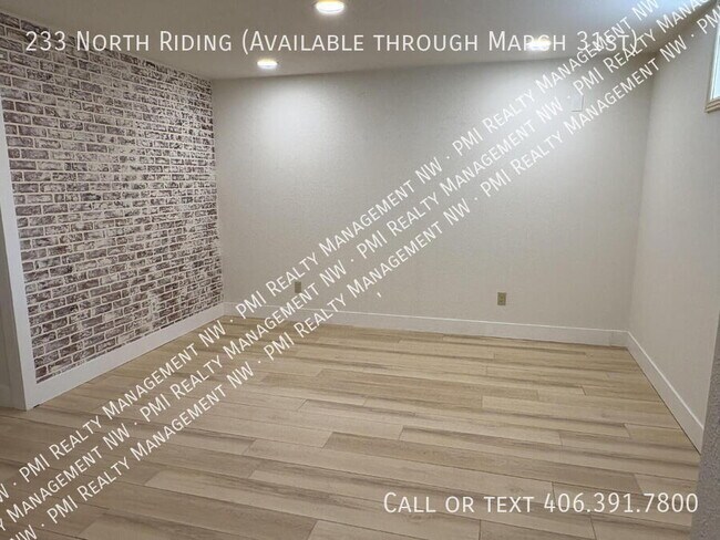 Building Photo - 233 N Riding
