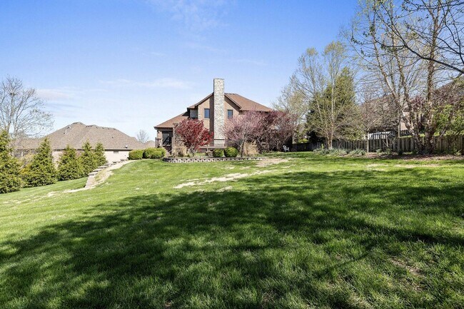 Building Photo - 5 Bedroom Dream Home!