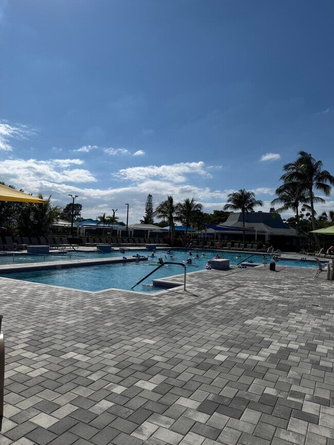 Building Photo - 6 Keswick A