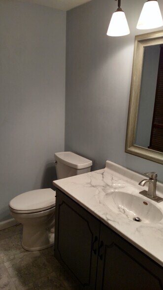 Building Photo - 833 Nowland Ct