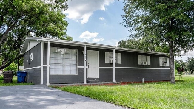 Building Photo - 302 Sherwood Dr