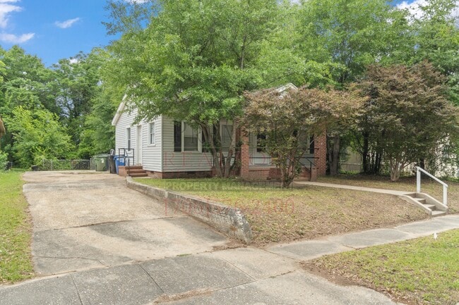 Building Photo - 1527 11th Ave