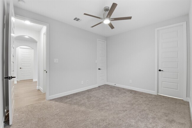 Building Photo - 2030 Green Haven Ct