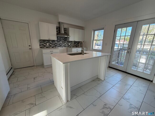 Building Photo - 402 Allen St