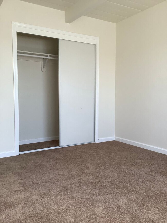 Building Photo - Newly Remodeled Upstairs 2 Bedroom 1 Bath ...
