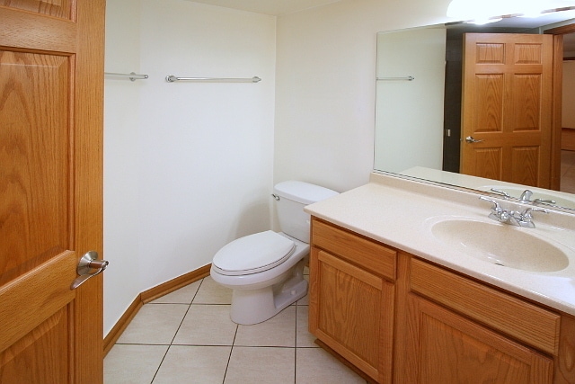 Building Photo - 6560 W Diversey Ave