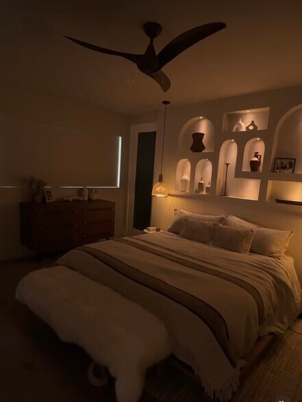 Building Photo - 20880 Ventura Blvd