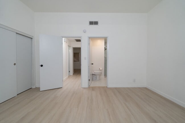 Building Photo - BEAUTIFUL 4 Bed 3 Bath unit