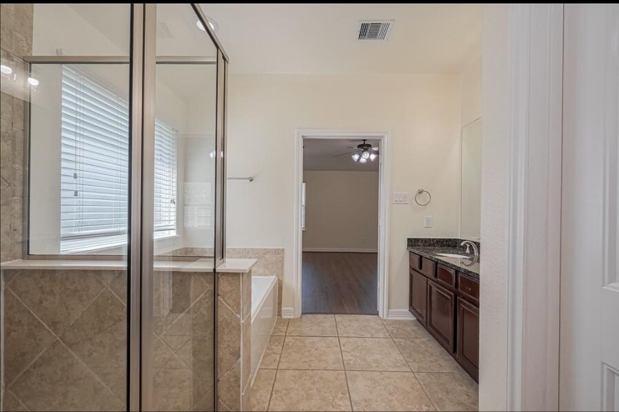 Building Photo - 2011 Fern River Ct