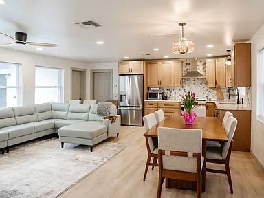 Building Photo - Cozy Updated Home Near Beaches, Shops & BayCare Ballpark