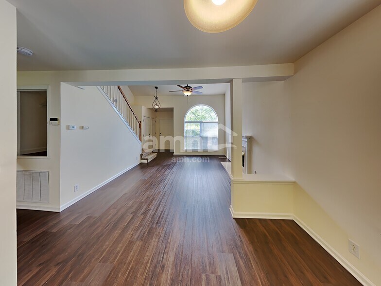 Building Photo - 605 Daniel Ct