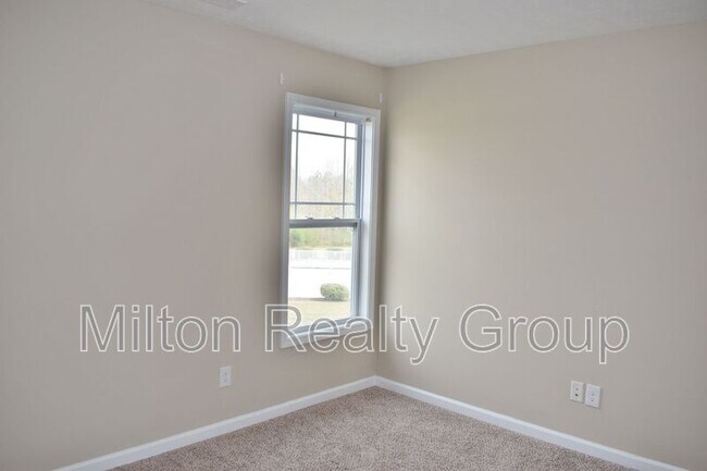 Building Photo - 38 Hanson Ct