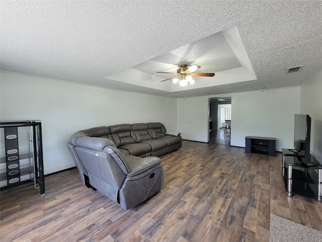 Building Photo - 1112 VZ Co Rd 1703