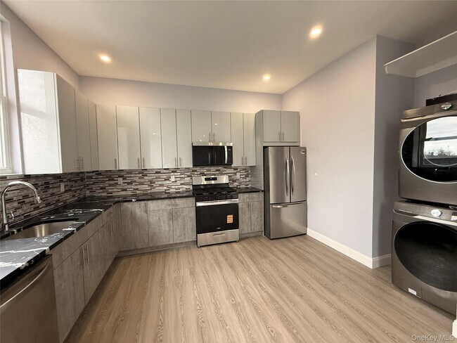 Building Photo - 222 Primrose Ave