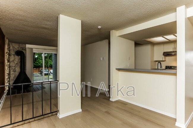 Building Photo - 14404 NE 31st St