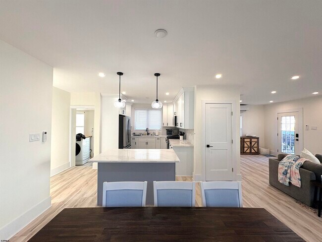 Building Photo - 6 N Jasper Ave