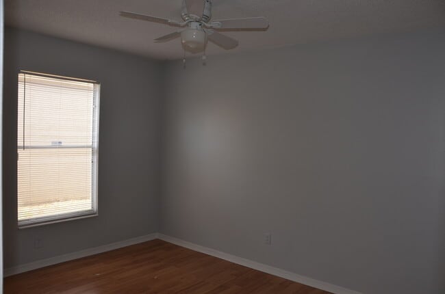 Building Photo - 1316 Holly Springs Cir