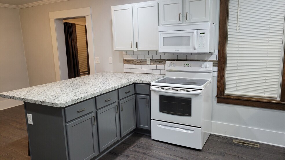 Building Photo - 1803 8th St