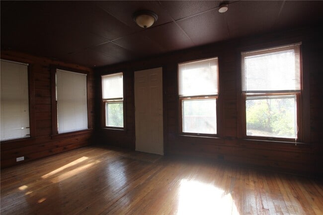 Building Photo - 7028 Glades Ave