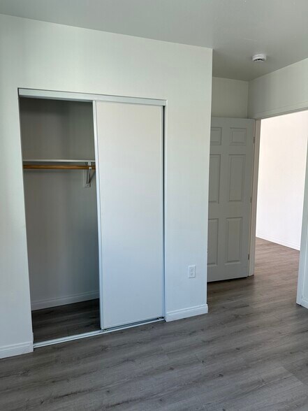 Building Photo - 1351 E 41st Pl