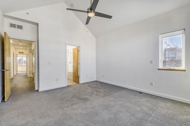 Building Photo - Bright Contemporary 3 Bedroom 2 Bath - August 1st!