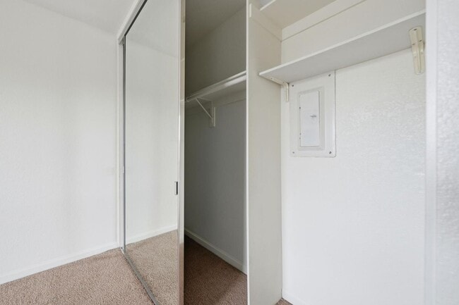 Building Photo - 6666 Beadnell Way