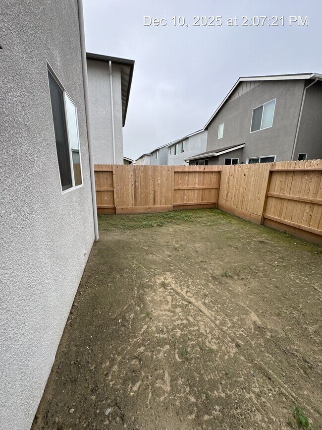 Building Photo - Newly built Home!