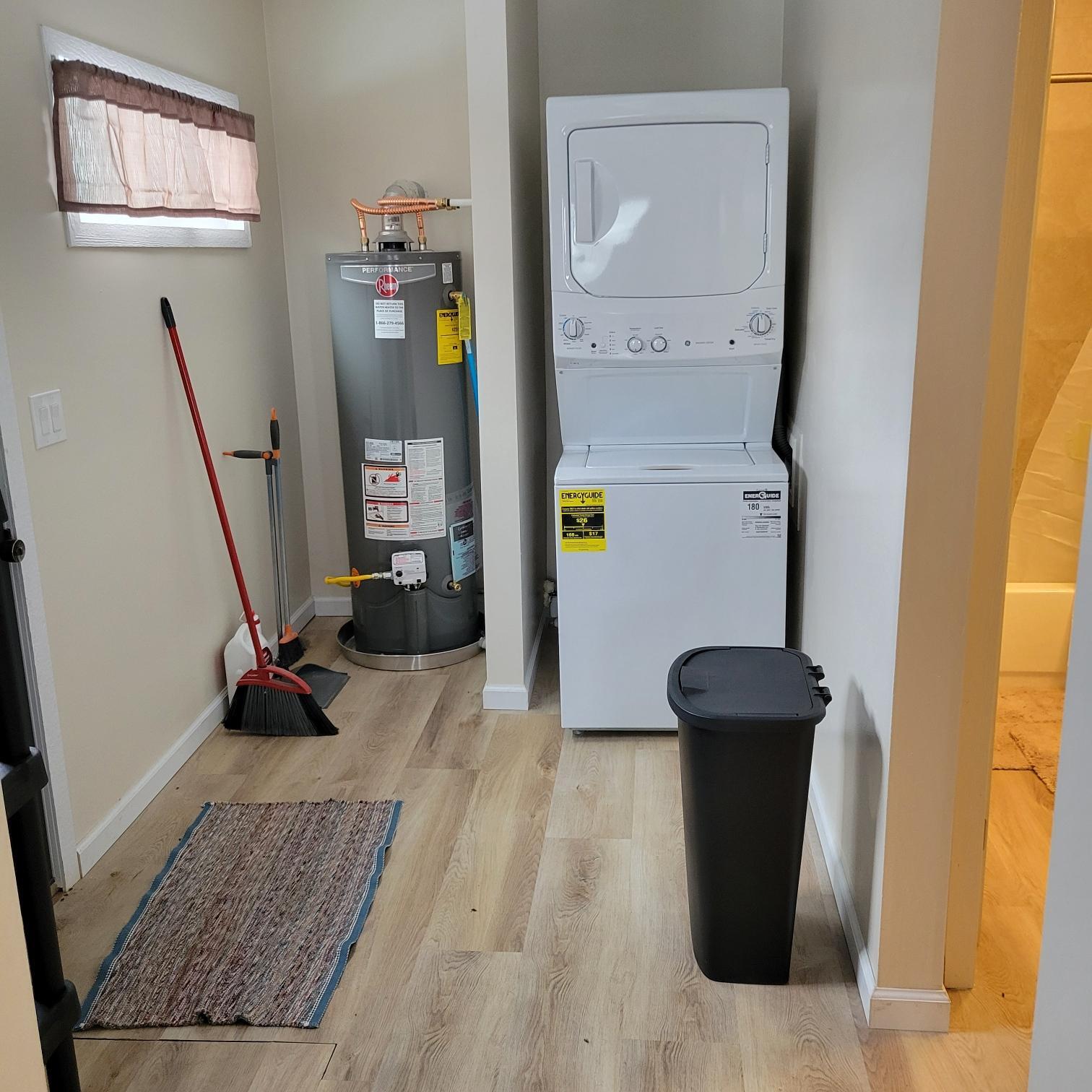 Building Photo - 1213 Center St