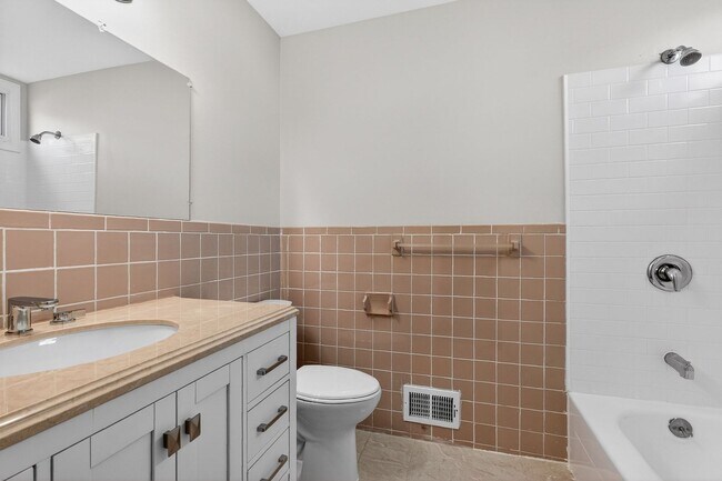 Building Photo - 77 Marsh Ave