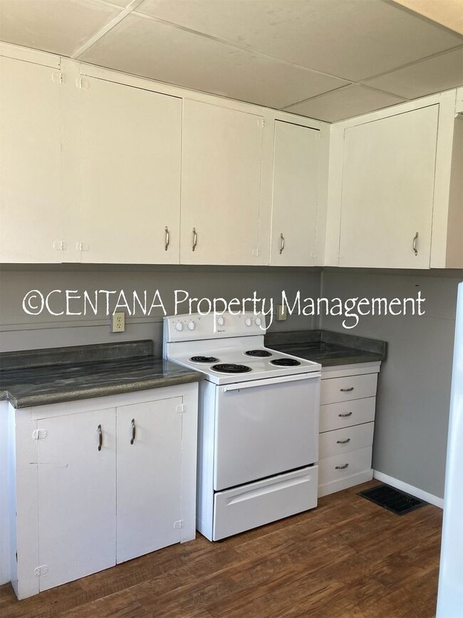 Building Photo - 214-214 S Excelsior Ave