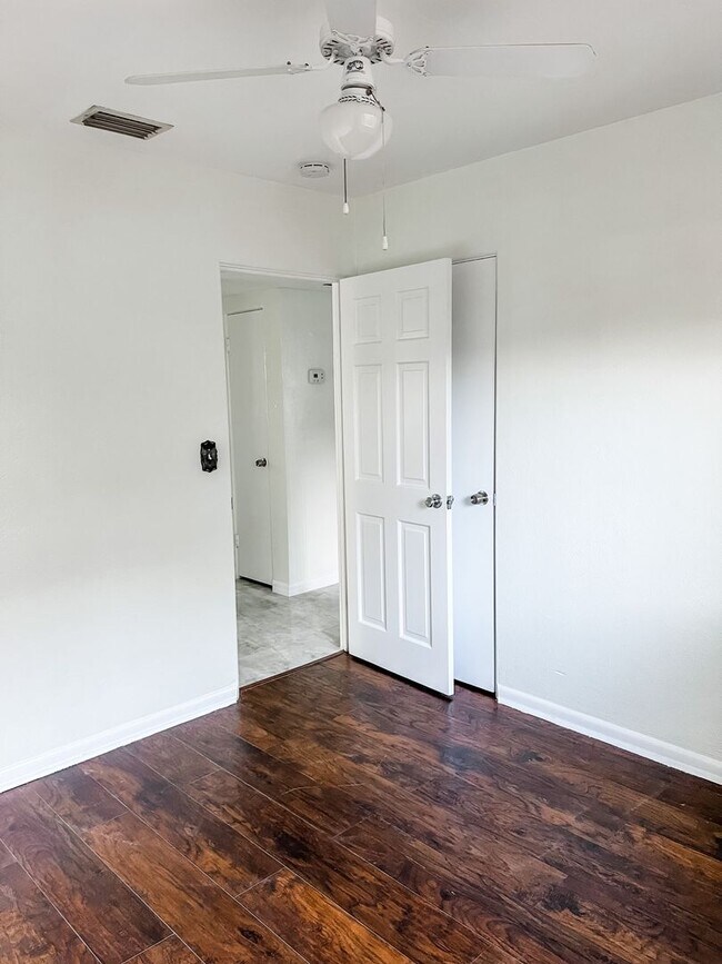 Building Photo - Wonderful 3/1 Home In Audubon Park! Must See!