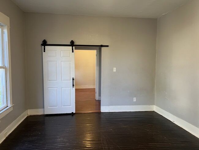 Front room looking east - 2421 Lipscomb St