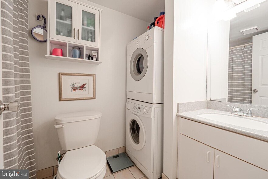 Building Photo - 1906 Valley Dr